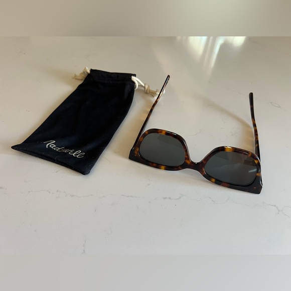 Madewell Pierport Sunglasses - Whiskey Tort - Tortise - Picture 8 of 8